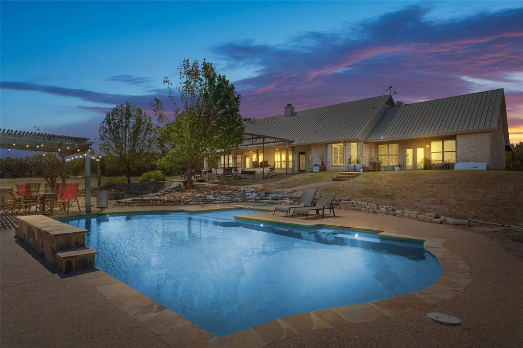 564 Sam Bass Road, McGregor