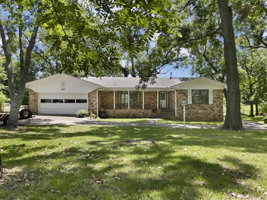 830 Layne Drive, Denison