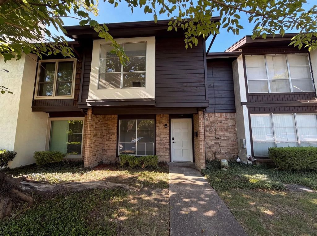 260 Rolling Hills Place, Lancaster