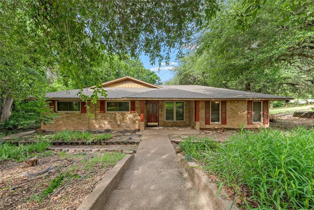 701 Arlington Drive, Woodway