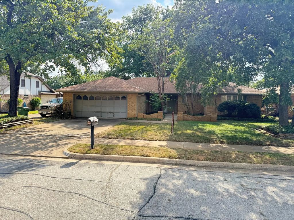 3409 Pecan Circle, Bedford