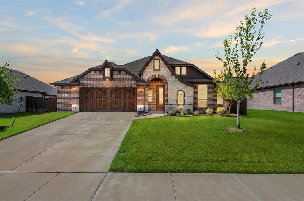 240 Resting Place Road, Waxahachie