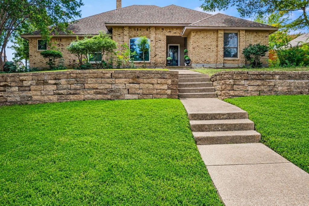 2014 Royal Crest Drive, Garland