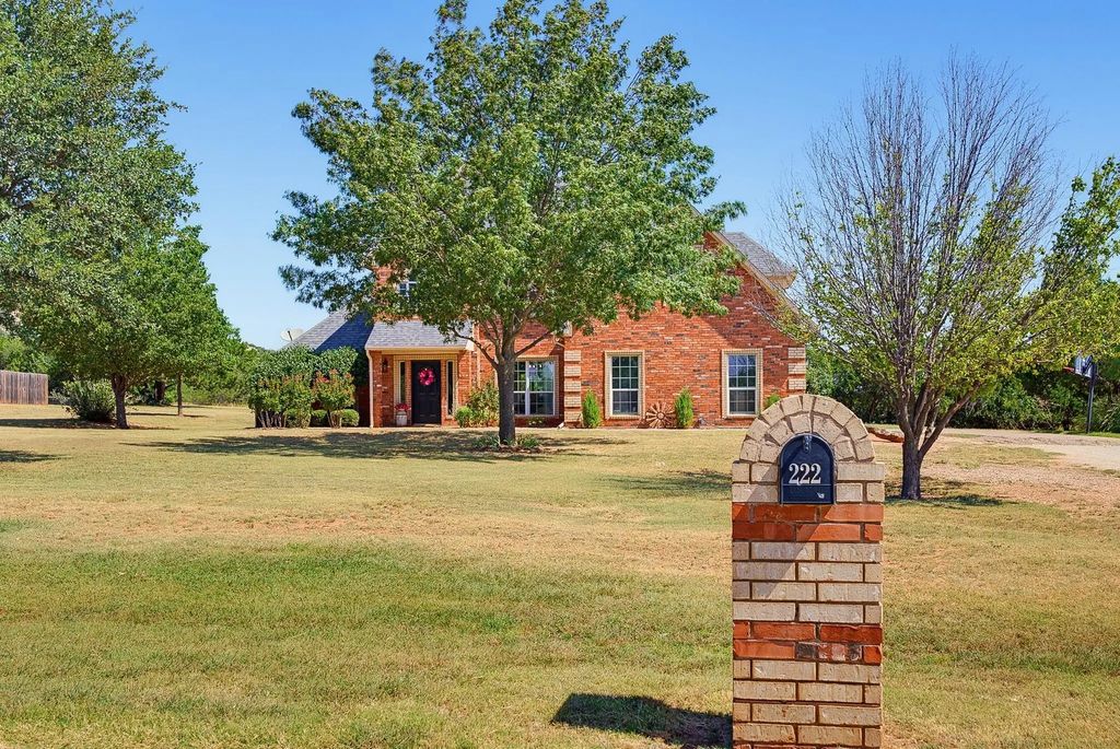 222 Alexandra Drive, Tuscola