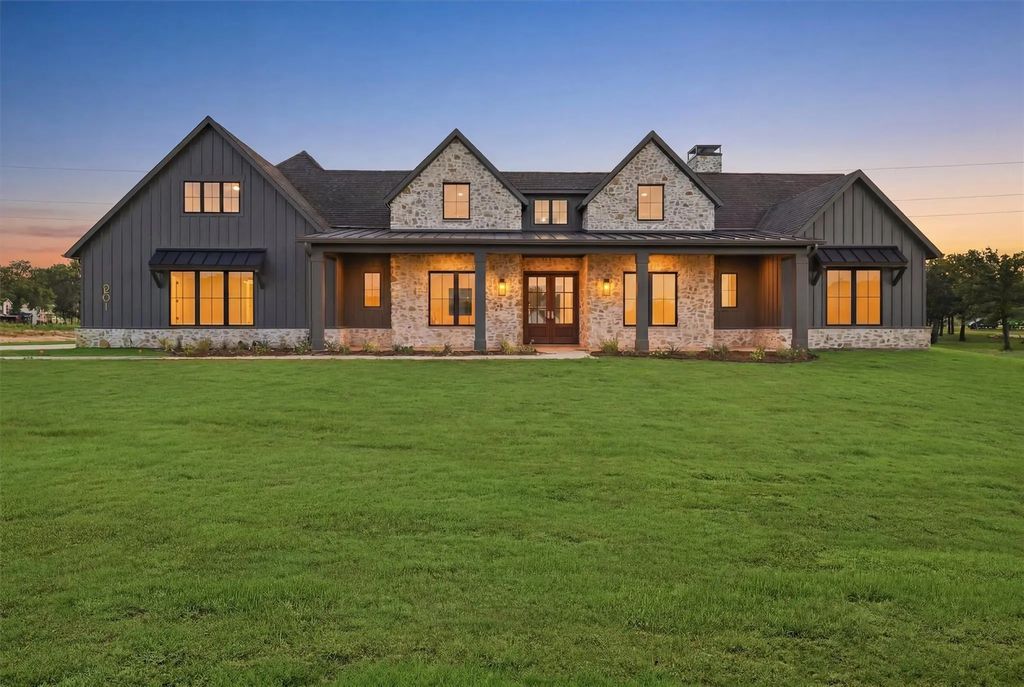 901 Herbert Hollow, Weatherford
