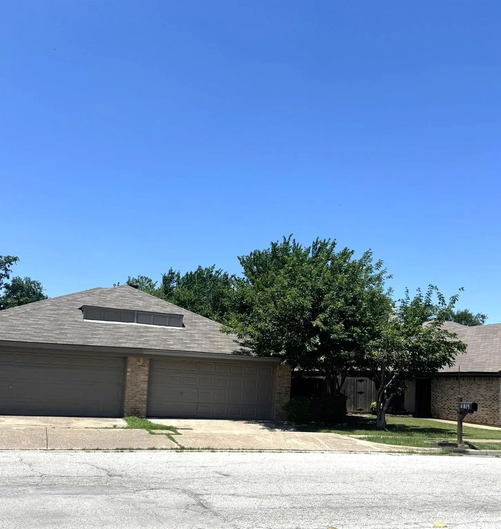 6319 Holiday Lane, North Richland Hills