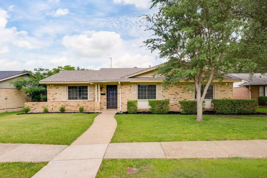 813 Chevy Chase Drive, Garland