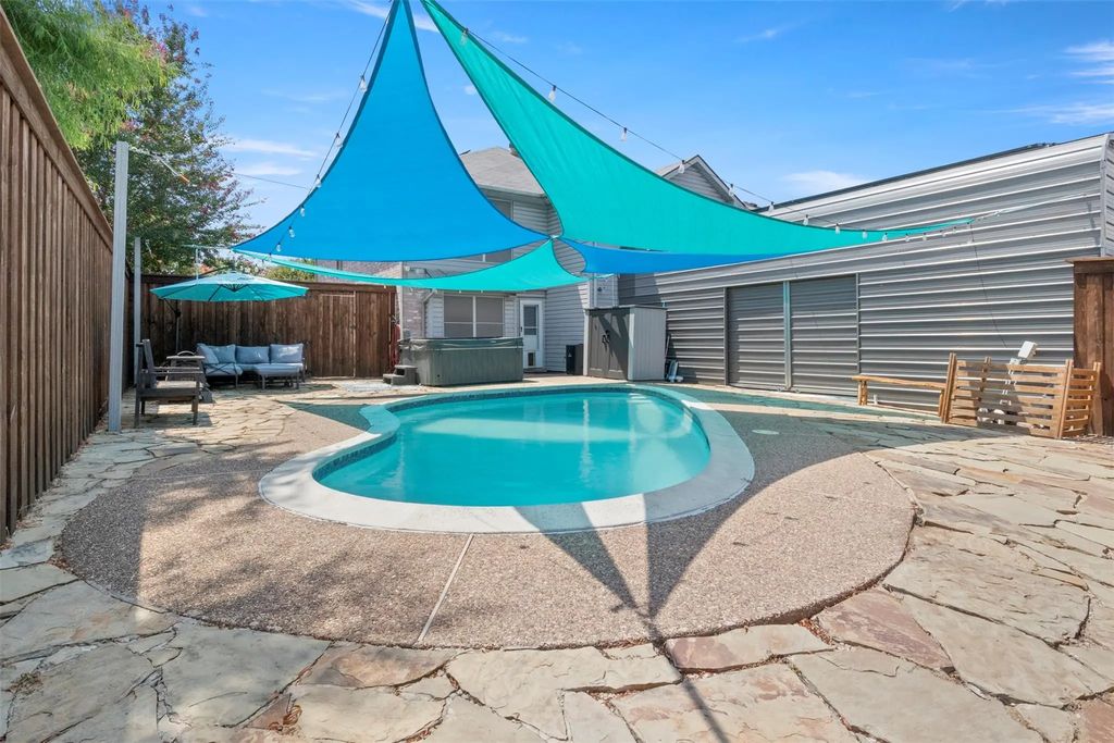 1428 Creekview Drive, Lewisville