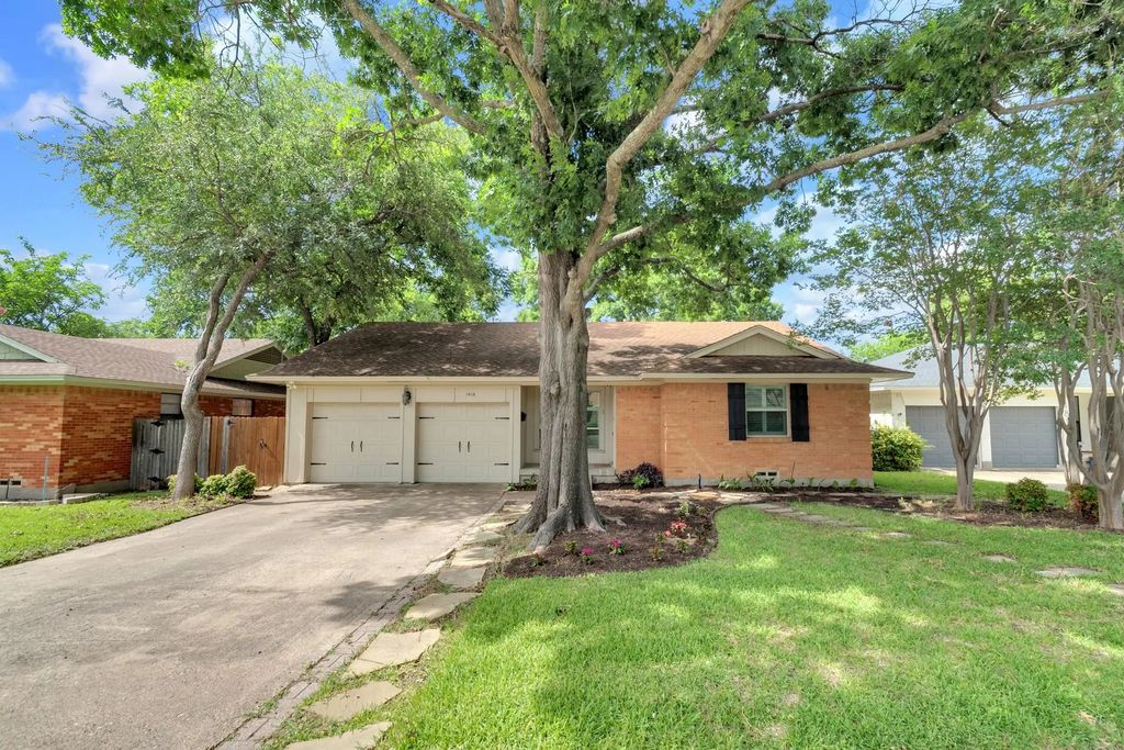 1815 Oates Drive, Dallas