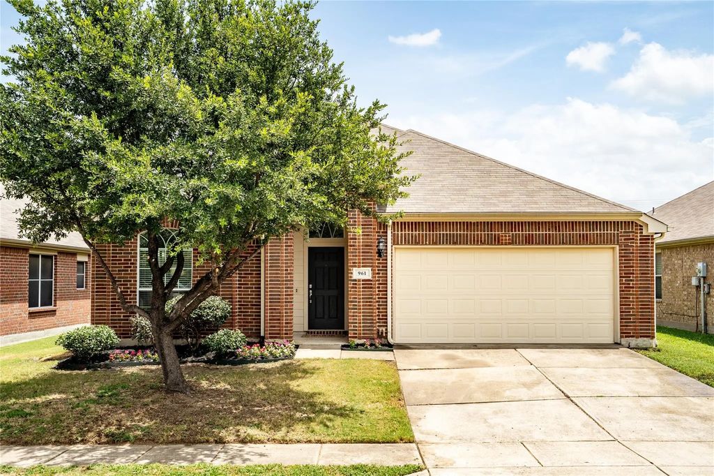 961 Roundup Street, Cross Roads