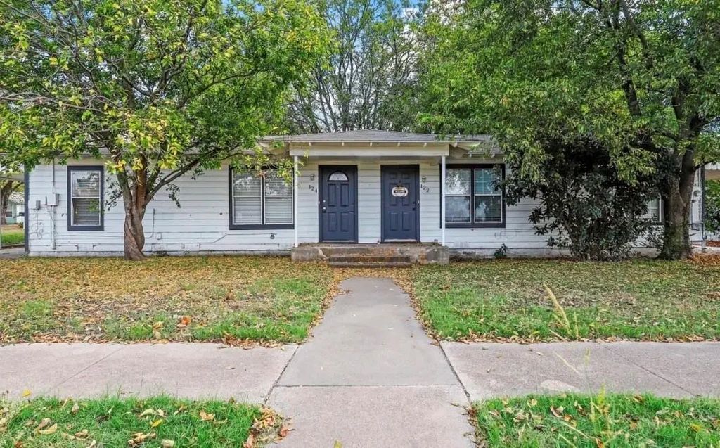 122 Ramsey Avenue, Cleburne