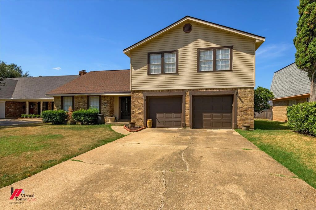 9916 Village Green, Shreveport