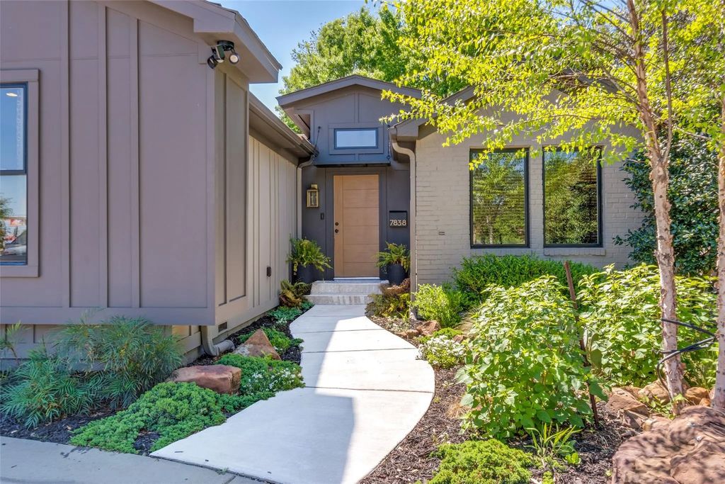 7838 Southwestern Boulevard, Dallas