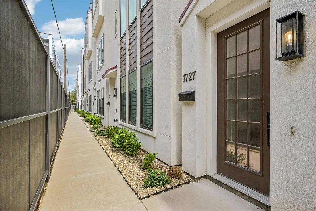1727 Novela Way, Dallas