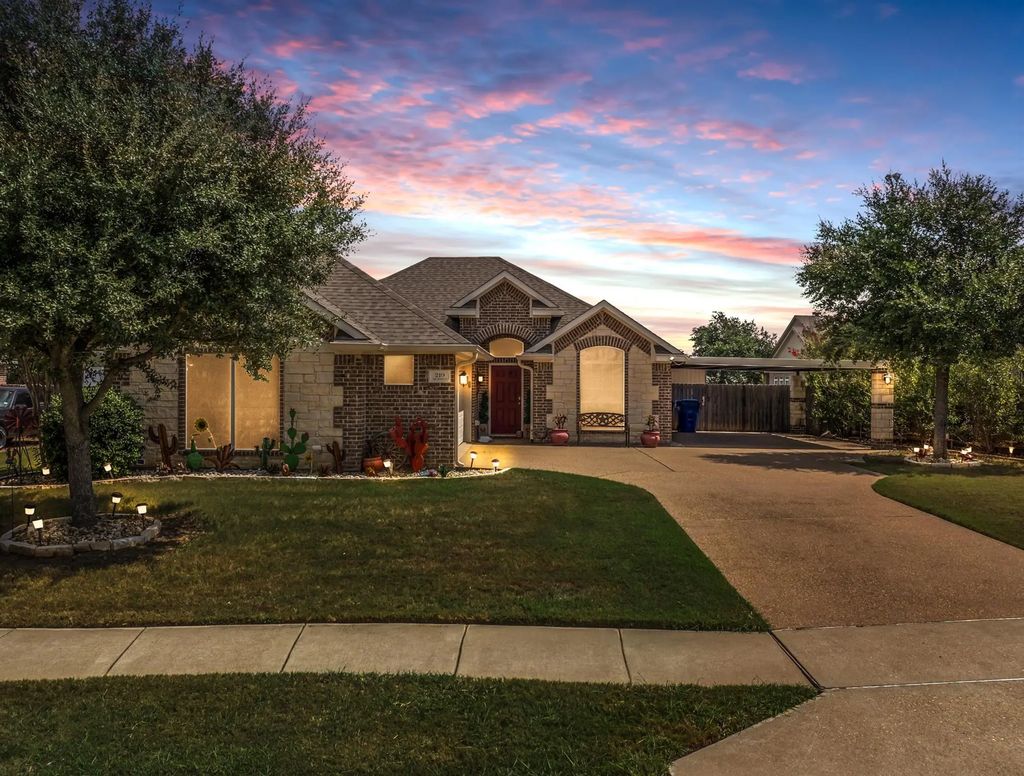 219 Oak Meadow Trail, Waco