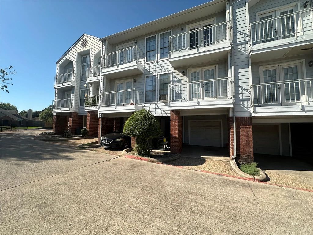 9823 Summerwood Circle 1008, Dallas
