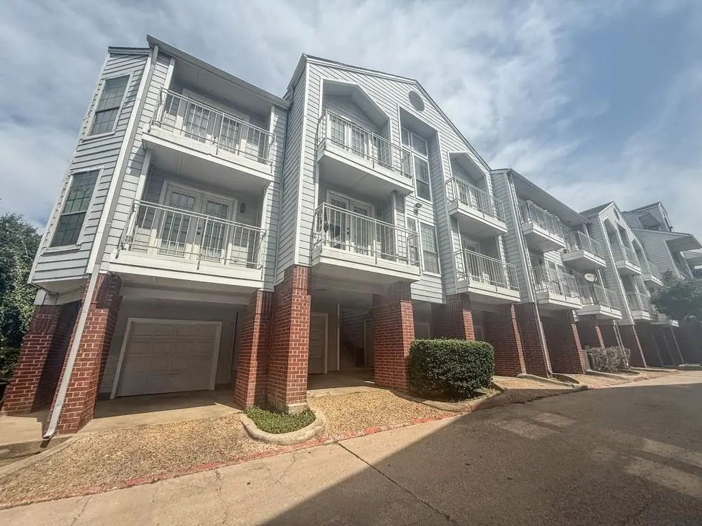 9823 Summerwood Circle 2004, Dallas