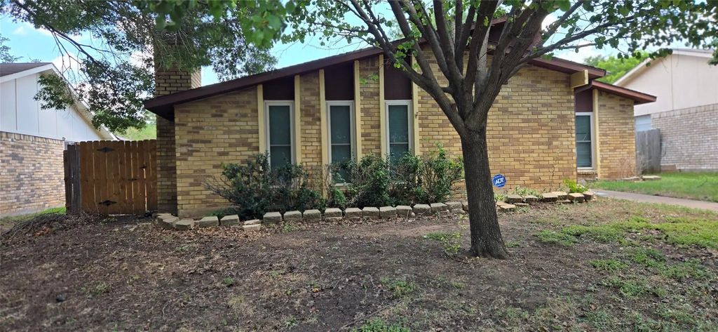 7322 Long Canyon Trail, Dallas