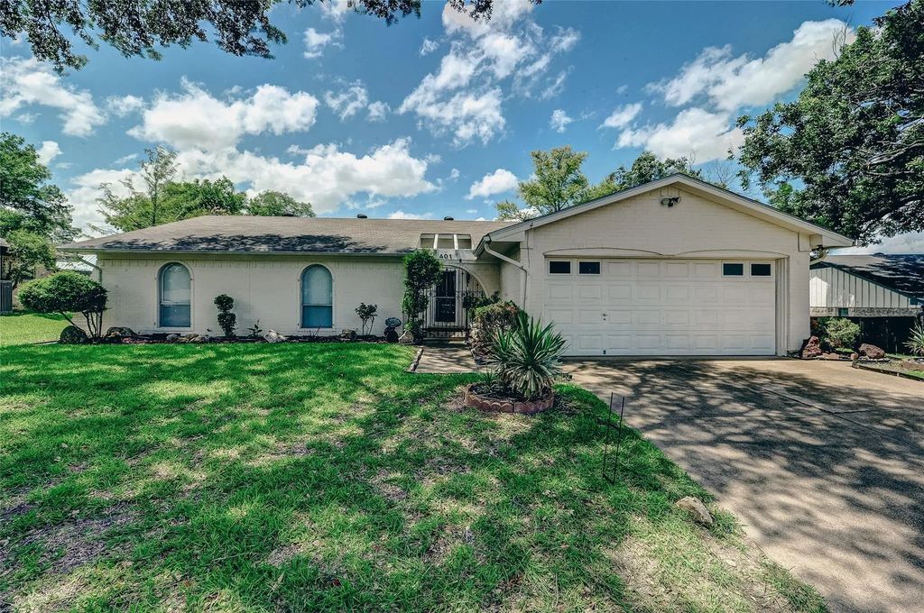 401 Rhineland, Benbrook