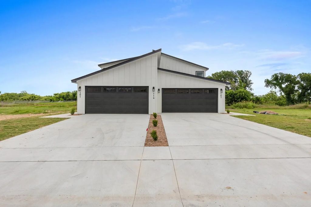 516 Paso Fino Street, Robinson