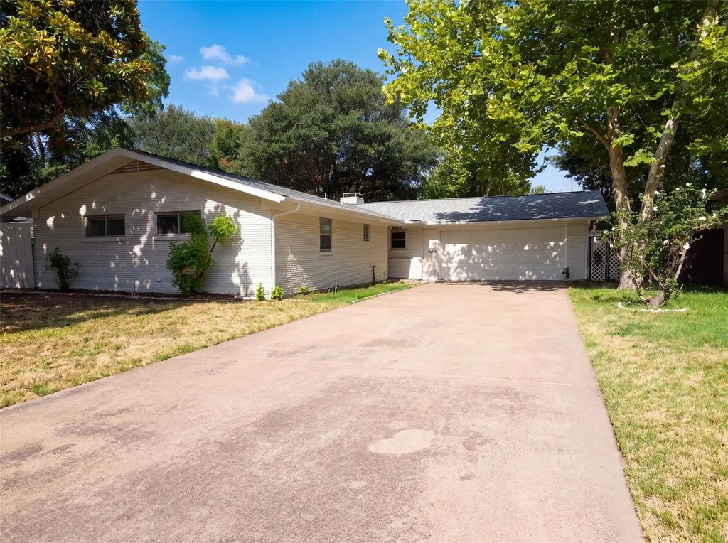 725 Ridgecrest Drive, Irving