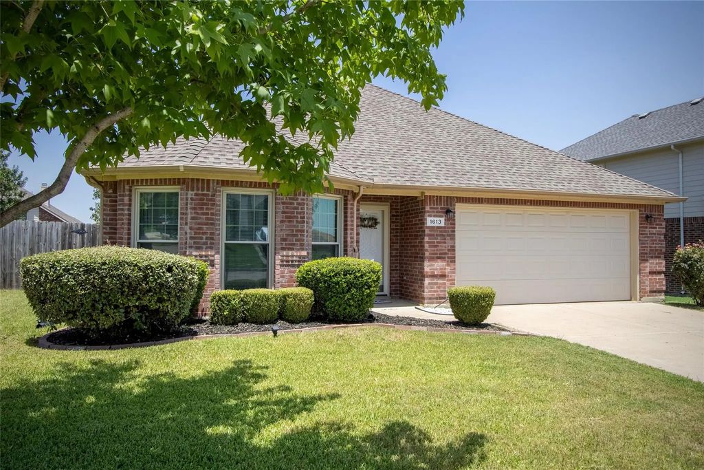 1613 Cowtown Drive, Mansfield