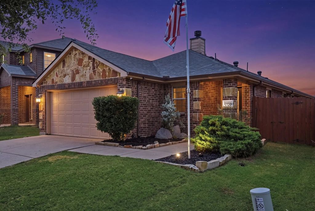 2006 Victorian Drive, Heartland