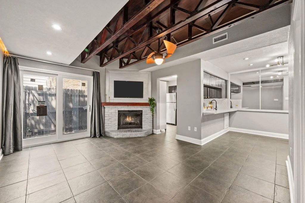 1100 Brighton Drive D, Arlington