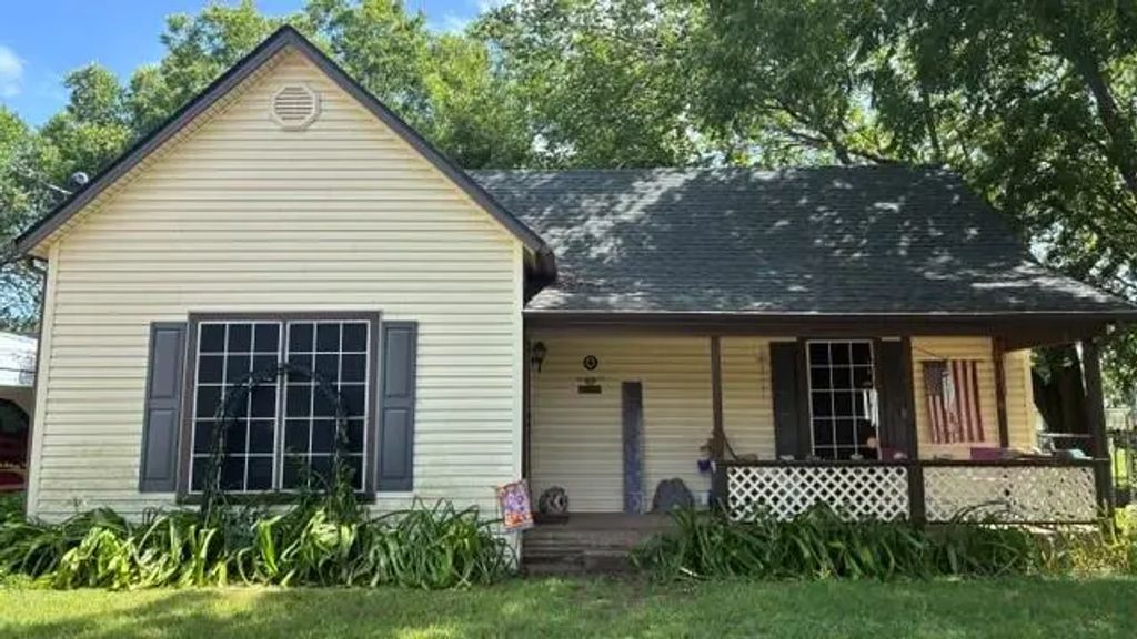 102 E 14th Street, Joshua