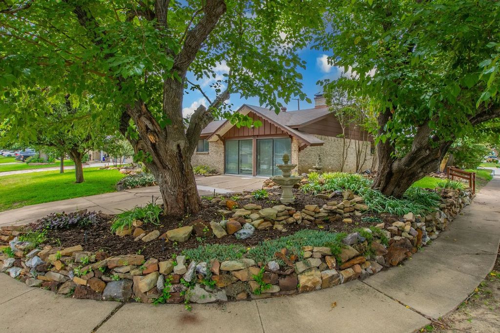 3029 Esters Court, Irving
