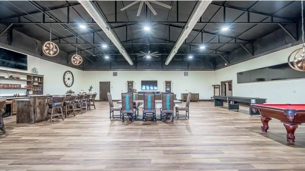 8900 Nix Road, Tolar