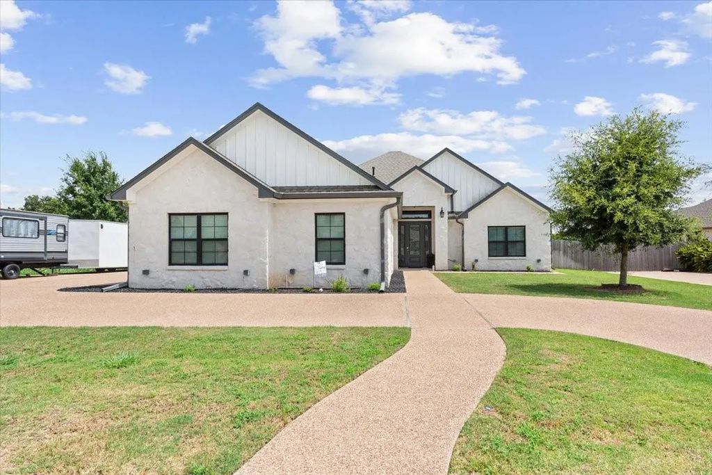 205 Fox Run Lane, Robinson