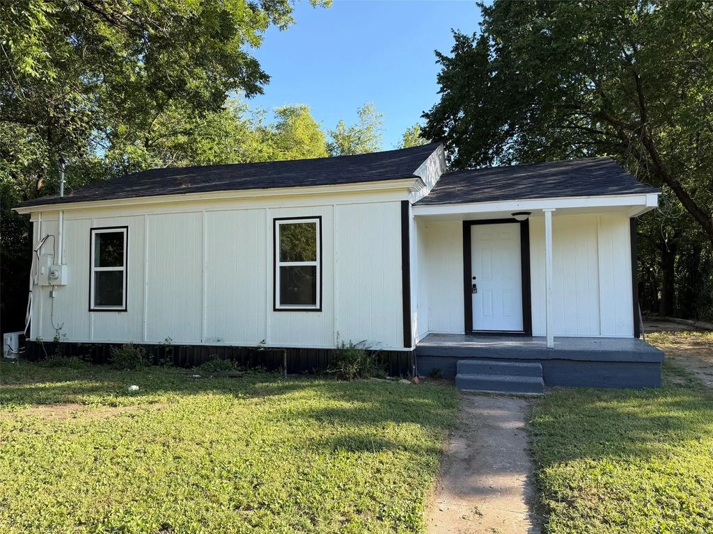 506 W Trinity Street, Groesbeck