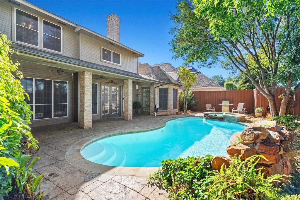 6825 Oak Park Lane, Plano