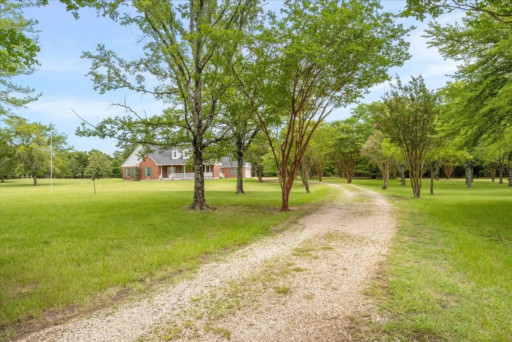 10495 Holly Creek Road, Terrell