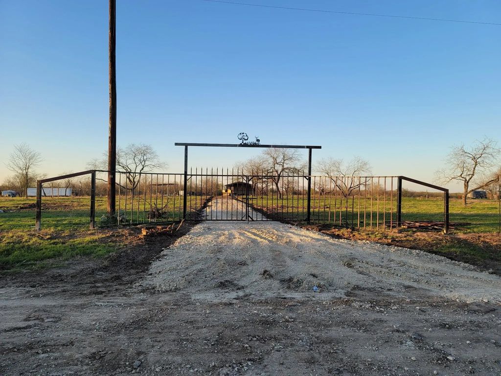 1118 Sw County Road 2360, Streetman