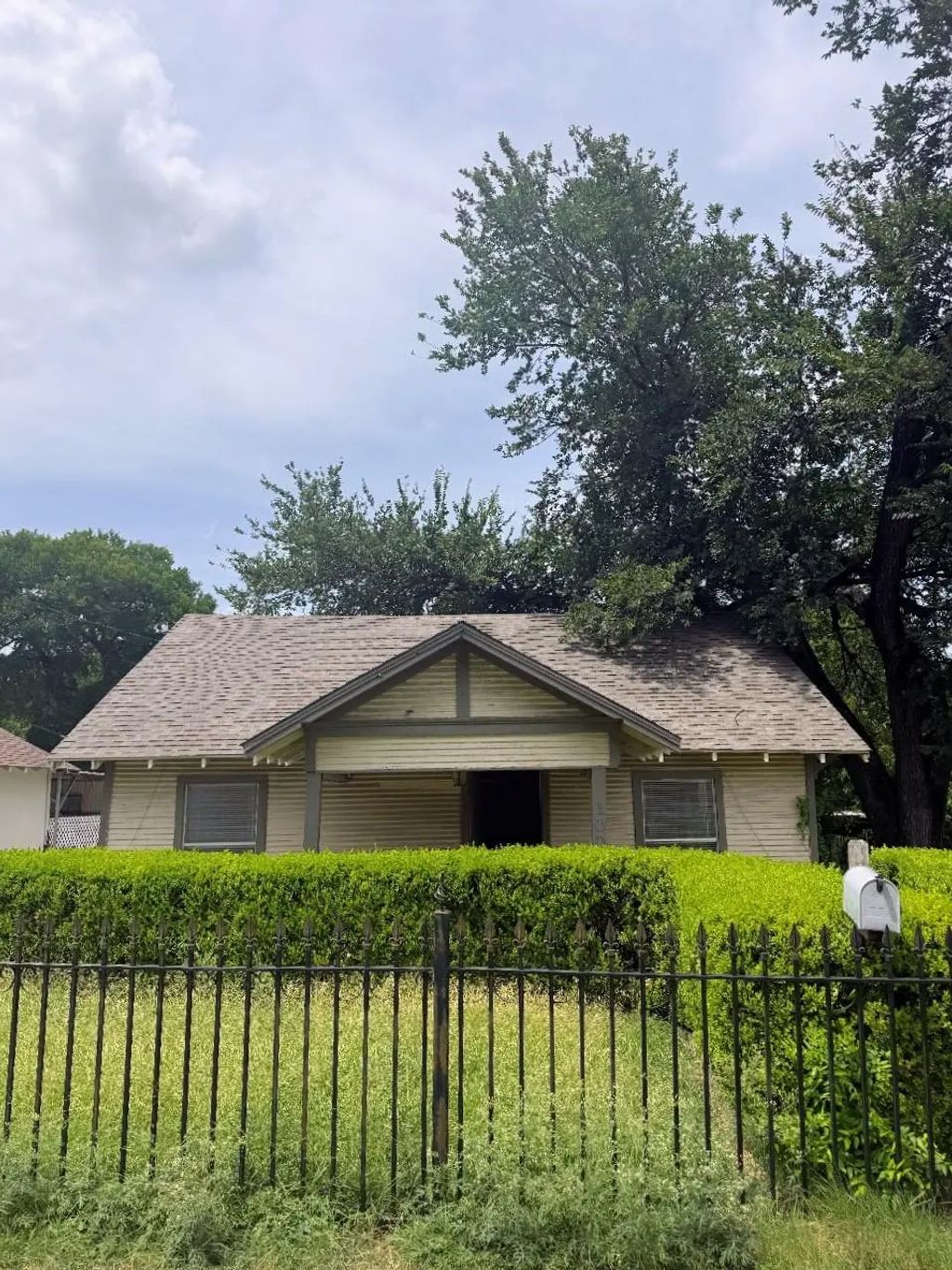 1007 W Clarendon Drive, Dallas