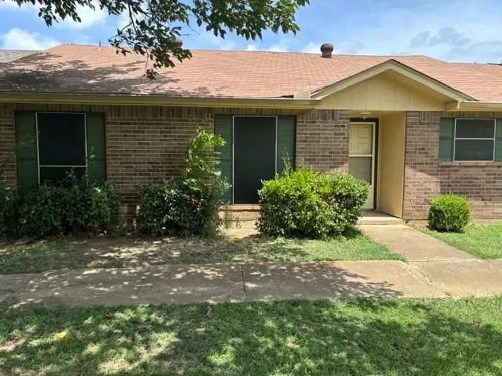 22 E Townhouse Lane 31, Grand Prairie