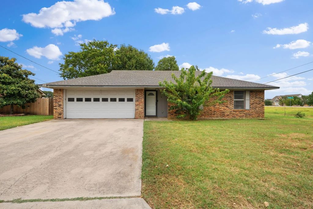 2 Finley Circle, Krum