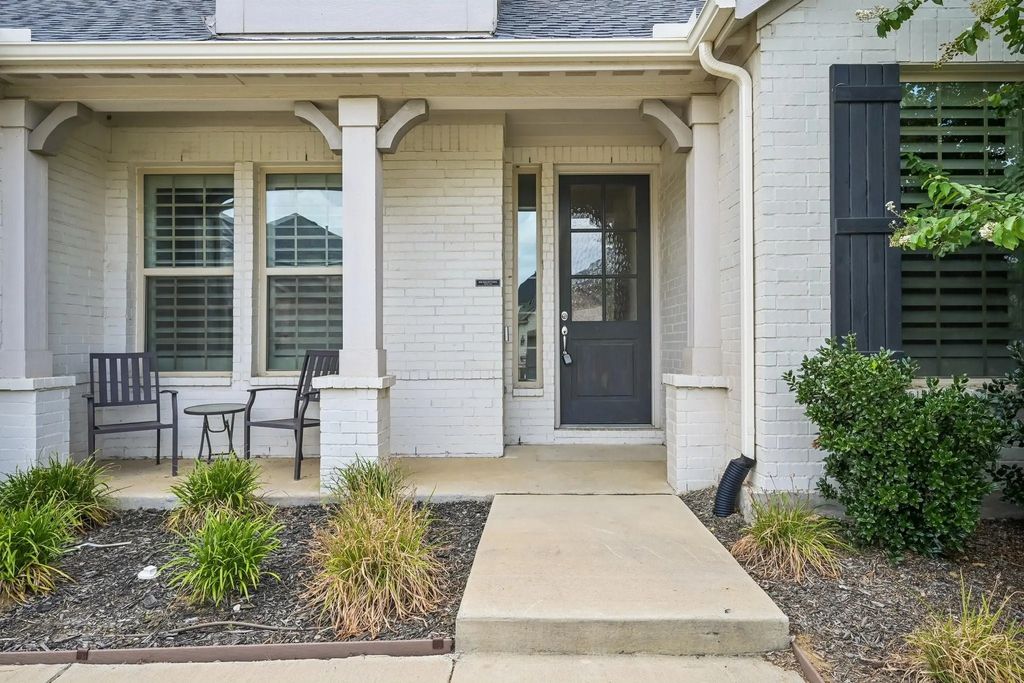 308 Magnolia Street, Oak Point