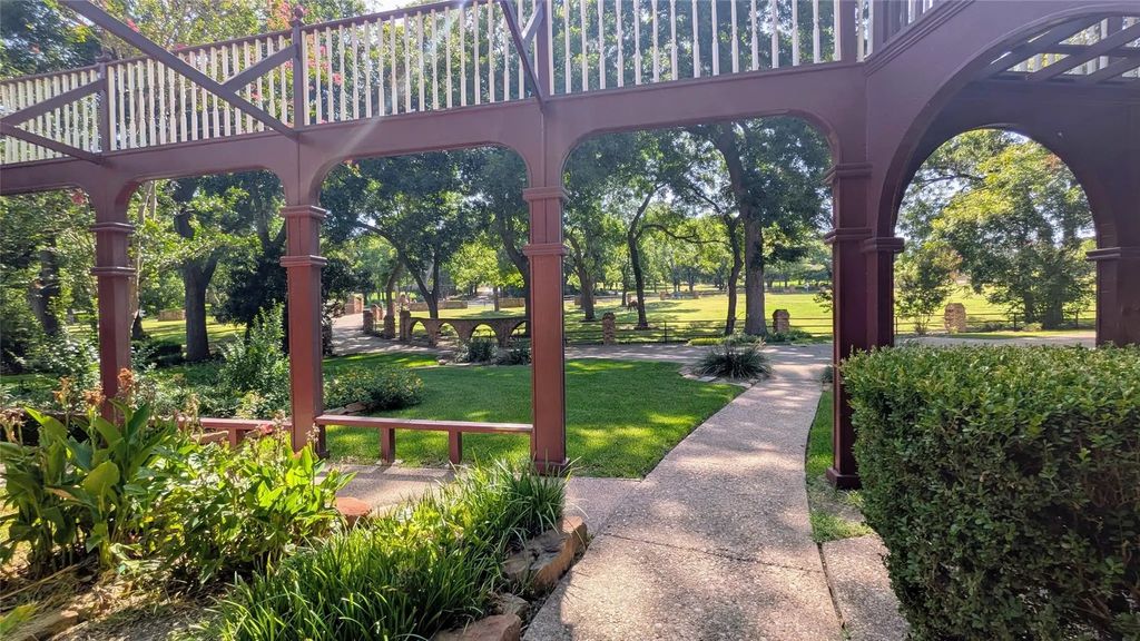 1431 S Houston School Road, Lancaster