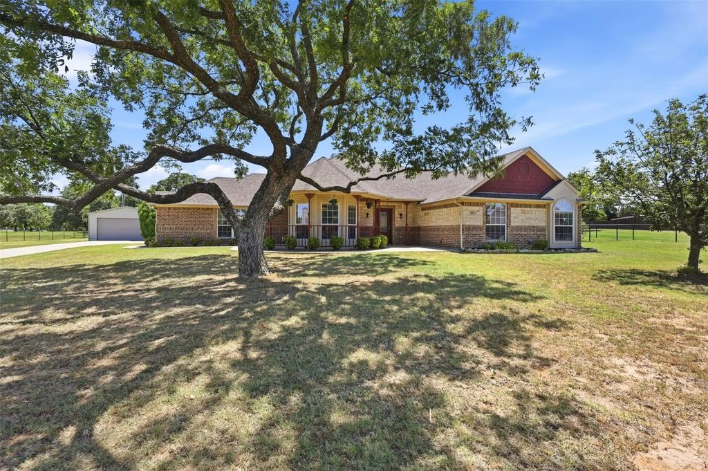 109 Crestwood Lane, Springtown