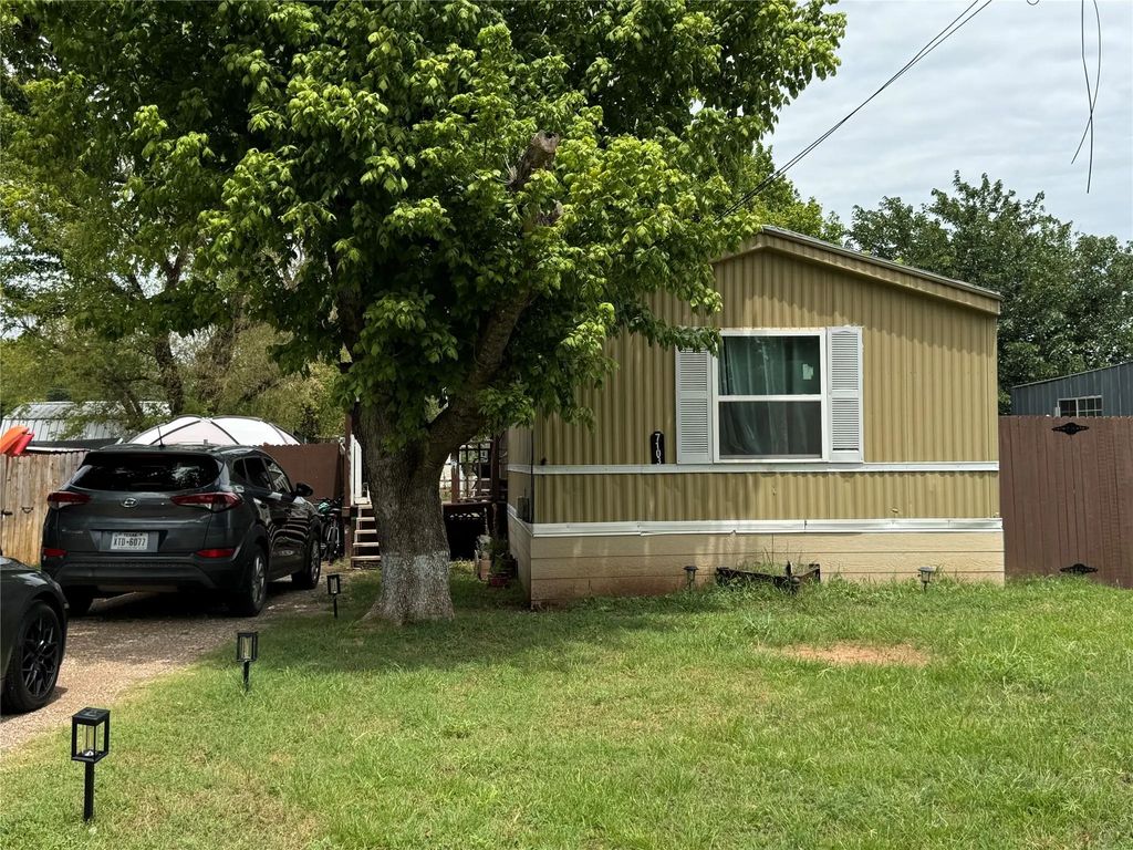 7103 Comanche Trail, Weatherford