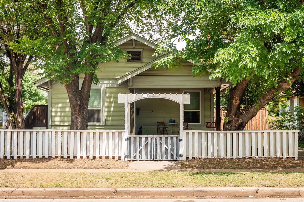 526 S Edgefield Avenue, Dallas