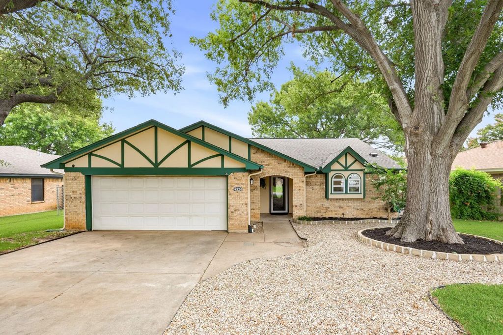 5524 Wood View Street, North Richland Hills