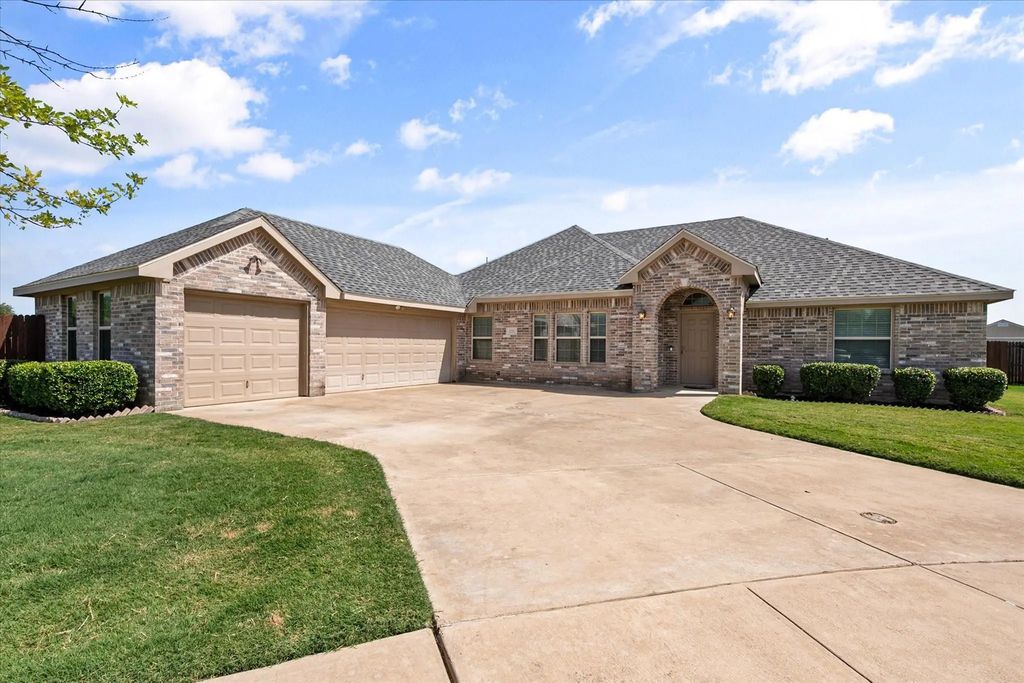 400 Hummingbird Trail, Crowley