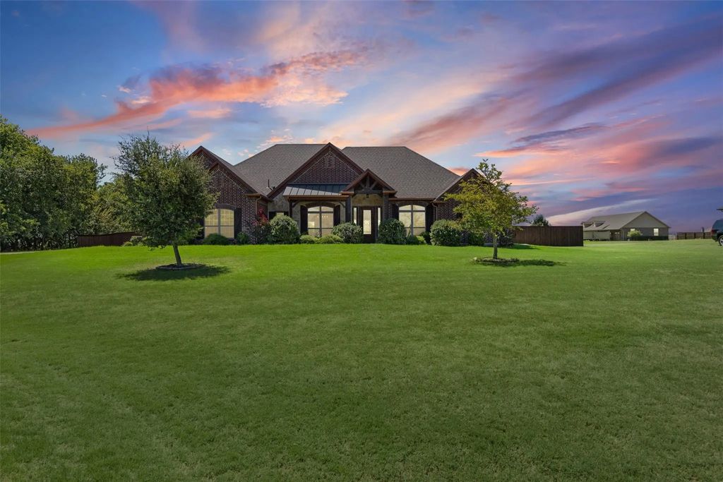 111 Crosswind Drive, Waxahachie