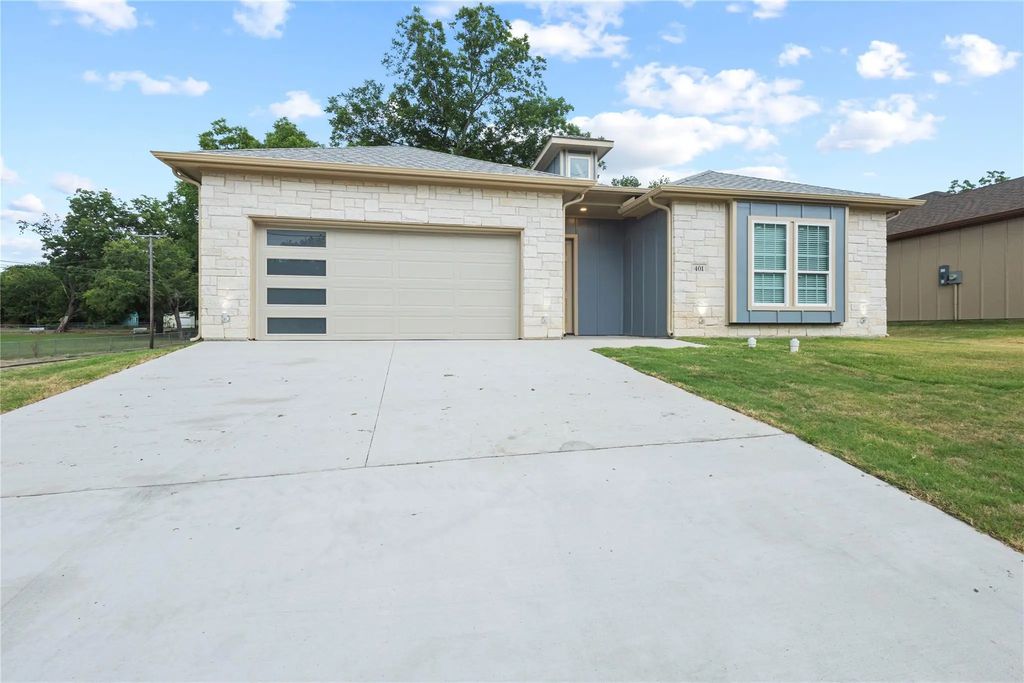 401 S 4th Street, Bonham