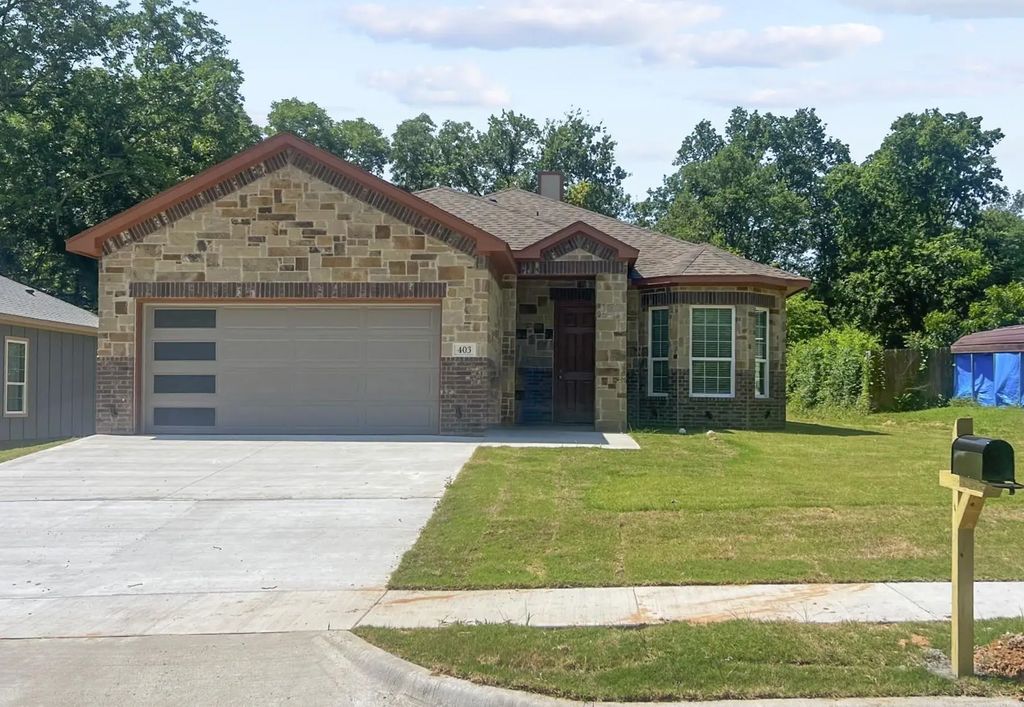 403 S 4th Street, Bonham