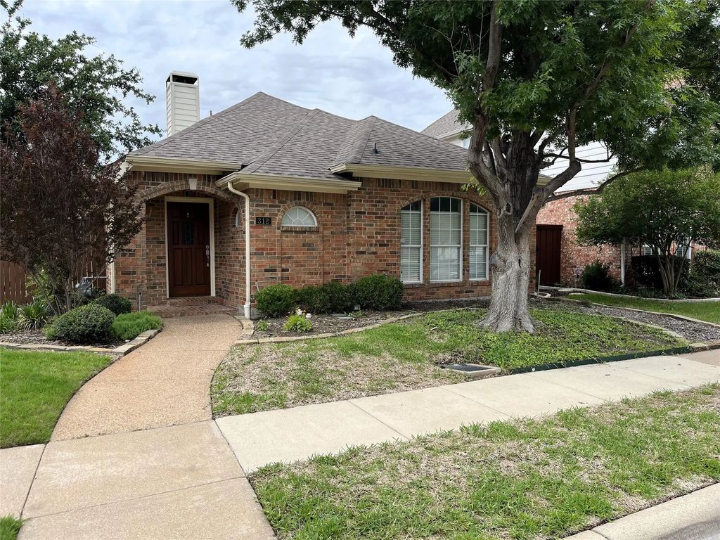 312 Moss Hill Road, Irving